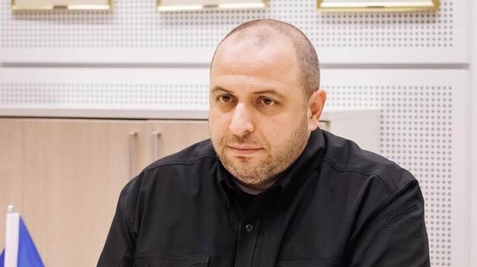 Umerov reste ministre de la Défense : nouvelles perspectives et intrigues politiques