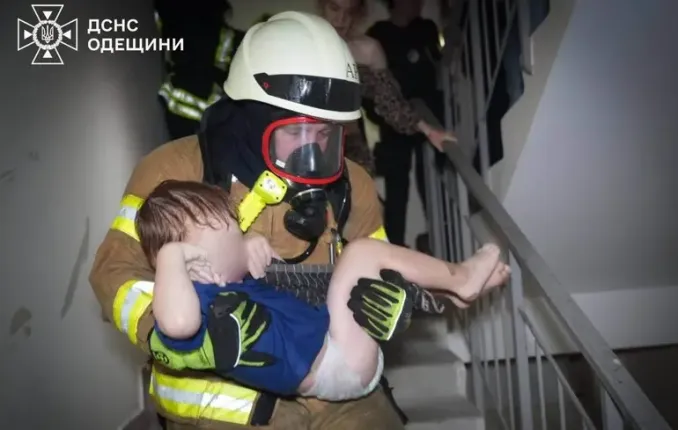 Attaques nocturnes de drones : presque tous détruits, un pénétré, causant des dégâts importants