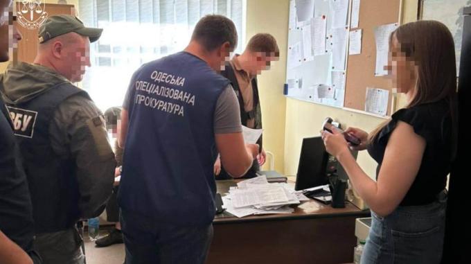 Un sistema complesso di servizio fittizio di “anime morte”: gli ufficiali hanno causato allo Stato perdite per oltre 7 milioni di grivne