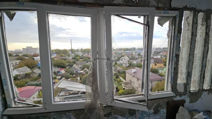 Droni e missili russi colpiscono di nuovo la regione di Kiev: un ferito e danni agli edifici