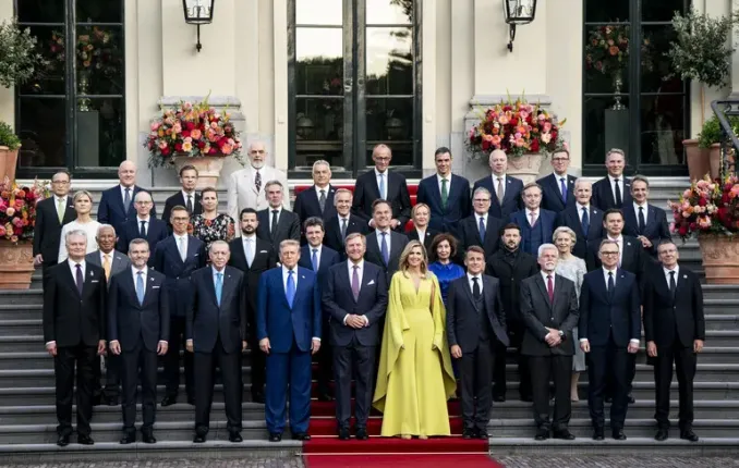 Dîner à huis clos lors du sommet de l’OTAN à La Haye : tentatives de convaincre Trump de renforcer les sanctions contre la Russie et nouvelles stratégies diplomatiques