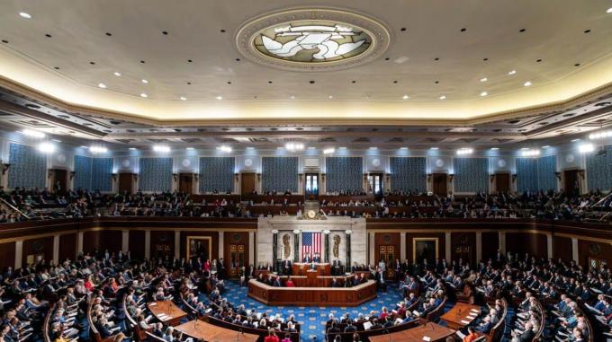 US-Senat scheitert bei Abstimmung über Resolution, die Trumps Möglichkeiten, den Iran ohne Zustimmung des Kongresses anzugreifen, einschränken könnte