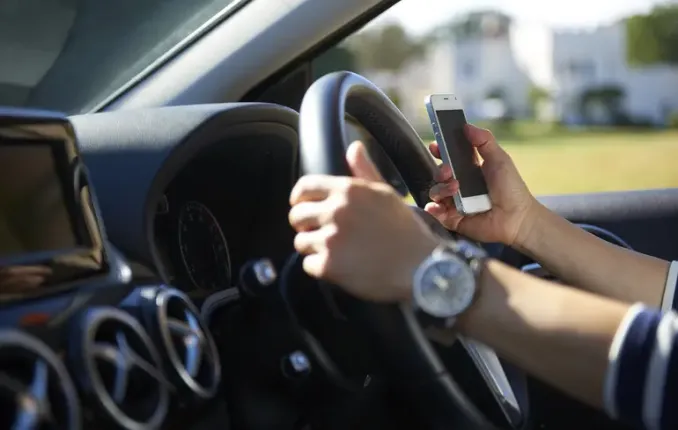 Service en ligne pour le remplacement du certificat technique du véhicule via ‘Diia’ : de nouvelles possibilités pour les conducteurs ukrainiens