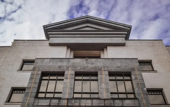 Décisions judiciaires majeures dans le scandale de détournement de fonds pour l’achat d’équipements contre le cancer : VACSU confirme les mesures de précaution pour un autre inculpé