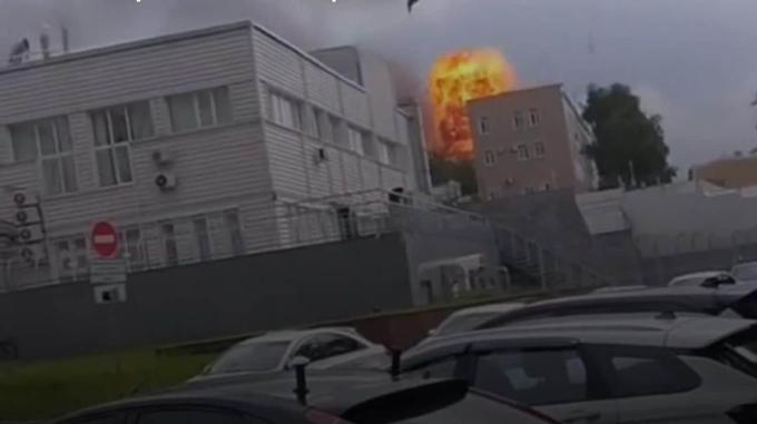 L’Ukraine confirme avoir frappé l’usine électromécanique d’Izhevsk ‘Kupil’, productrice de systèmes de défense antimissile pour la Russie