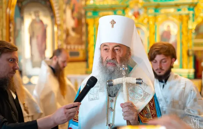 Zelensky revoca la cittadinanza ucraina al Metropolita Onufriy: nuovi sviluppi nelle politiche di identità religiosa dell’Ucraina