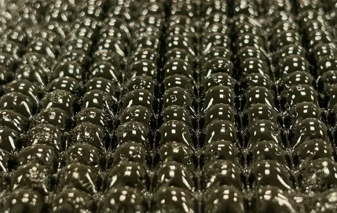 Innovazione rivoluzionaria del MIT: tecnologia di raccolta dell’acqua atmosferica per uso militare e civile