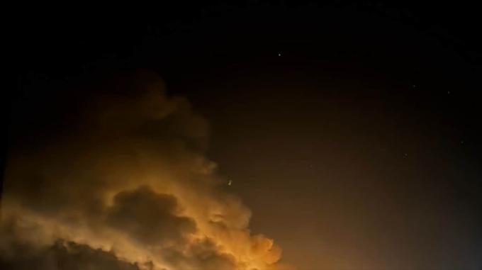 La Russie frappe Zaporizhzhia : un incendie se déclare après une attaque missile