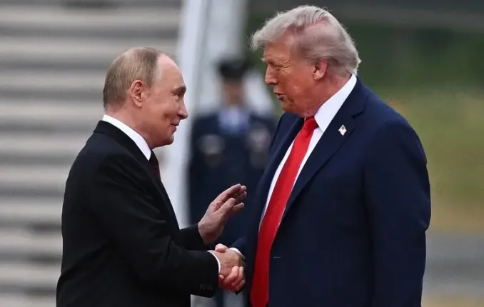 Donald Trump planea una llamada telefónica con Vladimir Putin antes de reunirse con Zelensky