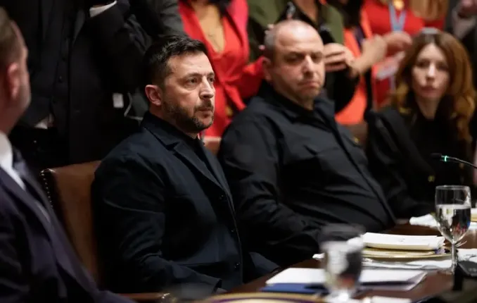 Zelenski entregó a Trump mapas de objetivos críticos de la industria bélica rusa en la Casa Blanca