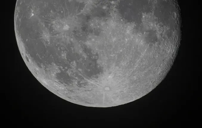 Нові відкриття щодо формування Місяця кидають виклик попереднім уявленням та відкривають нові горизонти космічних досліджень