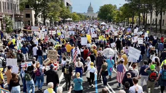 Manifestaciones masivas en EE.UU. contra las políticas de Trump: un creciente movimiento de desobediencia civil