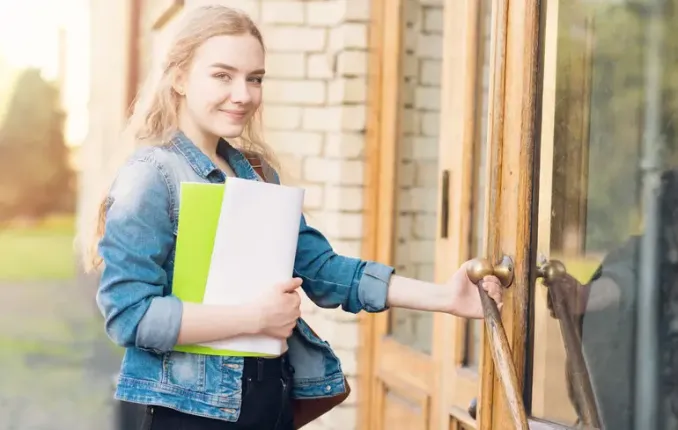 Fecha límite final para postularse a colegios en contrato en 2023: Lo que deben saber los futuros estudiantes