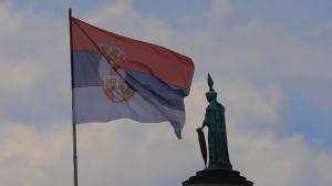 Serbien hat angesichts hitziger politischer Debatten und der Kritik Russlands an angeblichen Waffenexporten in die Ukraine die Aussetzung sämtlicher Munitionslieferungen angekündigt