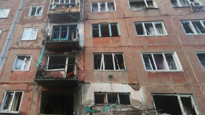 Russische Drohne greift Hochhaus in der Region Donezk an: Fünf Zivilisten verletzt, darunter ein Teenager