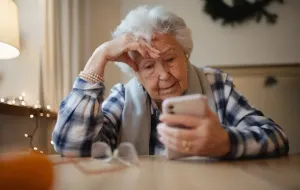 Nouvelles règles pour les pensions à l’étranger en 2026 : sans identification électronique, risques de suspension des paiements et pertes de droits