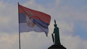 Serbien nimmt Munitionsexporte vor angespannten internationalen Gesprächen teilweise wieder auf