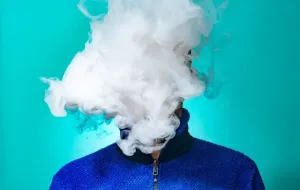 De nouvelles études révèlent des niveaux alarmants de métaux lourds dans les e-cigarettes populaires, suscitant l’inquiétude parmi les experts et la jeunesse