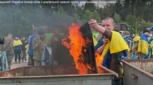 Ritorno dalla prigionia: un momento emozionante e un simbolo di speranza in un grande scambio