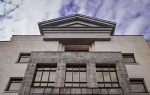 Décisions judiciaires majeures dans le scandale de détournement de fonds pour l’achat d’équipements contre le cancer : VACSU confirme les mesures de précaution pour un autre inculpé