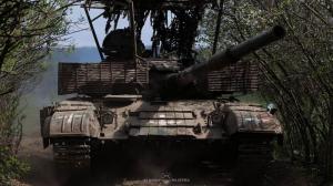 Batailles intenses sur le front : les défenseurs ukrainiens résistent aux offensives russes dans plusieurs directions