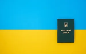 Inscription militaire et conditions médicales : est-il possible d’exclure un homme du registre en raison de la névrose de la tête du fémur ?