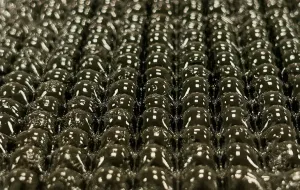 Innovazione rivoluzionaria del MIT: tecnologia di raccolta dell’acqua atmosferica per uso militare e civile