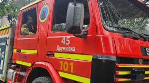 Les envahisseurs russes ciblent les pompiers du Donbass avec un drone lors d’opérations de sauvetage