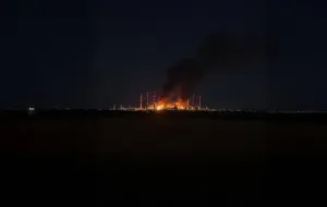 Нічна атакова хвиля: Росія під ударом через вибухи на газопереробних та нафтопереробних заводах