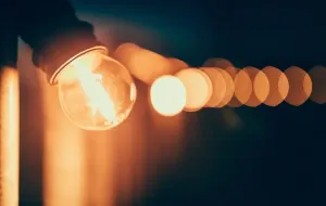 L’Ucraina introduce orari programmati di blackout elettrici in risposta agli attacchi russi