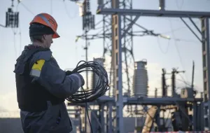 Критична ситуація з енергопостачанням в Україні: запроваджено екстрені відключення світла через обстріли та руйнування інфраструктури