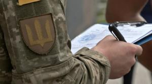 Mujeres bloquean vehículo militar en Khmelnytskyi: una mujer hospitalizada