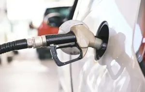 Record storici nei prezzi del carburante in Russia e il loro impatto sull’economia regionale