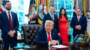 Trump afirma que la imposición de nuevas sanciones a Rusia no es momento adecuado