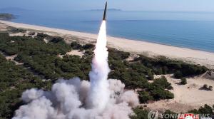 La Corea del Nord lancia un missile balistico verso il Mar del Giappone prima del vertice
