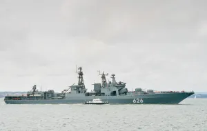 La Royal Navy intercepte un navire militaire russe près des eaux britanniques