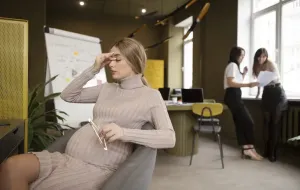 Embarazo y viajes de trabajo: restricciones legales para empleadas en Ucrania