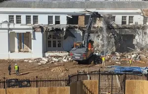 Ristrutturazione dell’ala Est della Casa Bianca: Trump trasforma il suo sogno in realtà con una grande sala da ballo