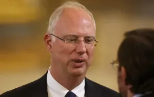 Tensioni diplomatiche persistenti mentre i preparativi per il vertice Trump-Putin proseguono nonostante le speculazioni mediatiche