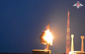 Nuovi attacchi russi contro l’Ucraina: missile e droni kubrici su Kiev e altre città