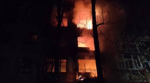 Російські удари по Дніпропетровщині: десять постраждалих, масштабні пожежі та руйнування