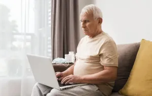 Cómo los jubilados en Ucrania pueden cambiar su método de cobro de pensiones: guía paso a paso y oportunidades en línea