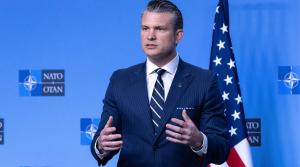 Несподіваний авіаційний інцидент: літак із головою Пентагону аварійно сів у Великій Британії через тріщину в лобовому склі